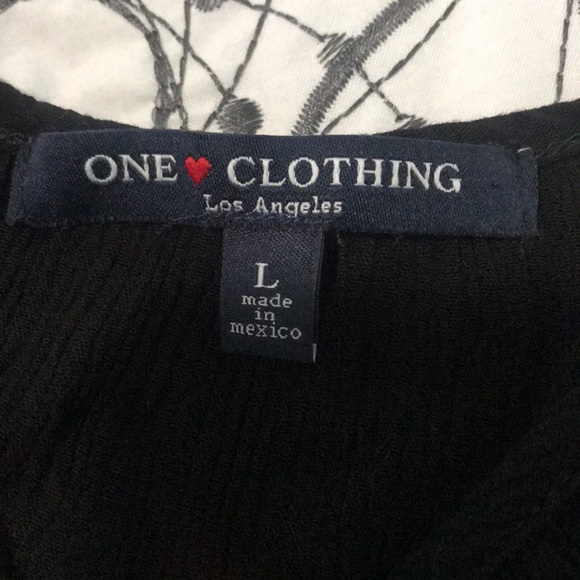 Black strap crop top - Picture 2 of 2